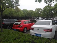 -上海大学生体育中心-游泳馆停车场