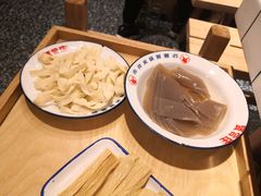 -喜悦小串丹东小黄牛海鲜烧烤大排档(民主广场店)