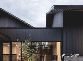 郊区养生小镇的坡顶持久性住宅设计
