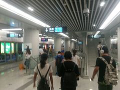 -新百广场(地铁站)