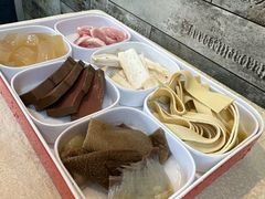-猪三哥肥肠鸡川菜小炒