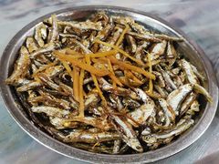 山坑小鱼干-满記土窑烧鷄波浪山莊