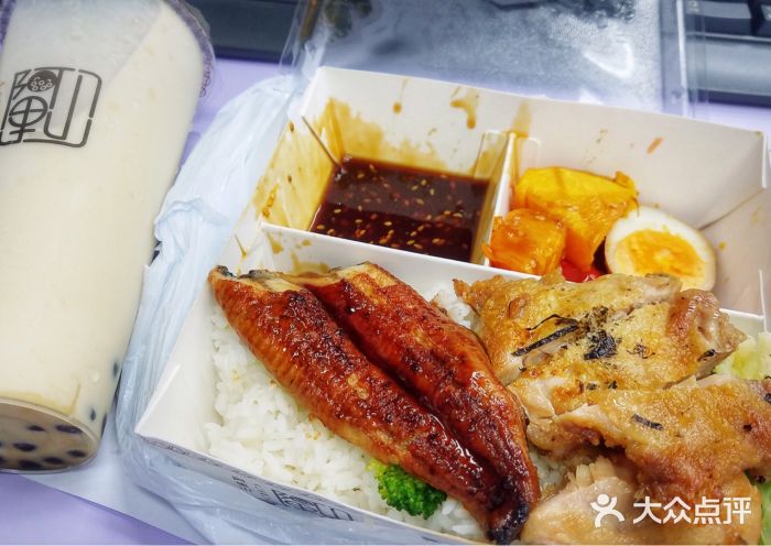 阿里山珍珠奶茶便当照燒鰻魚拼雞扒便當图片