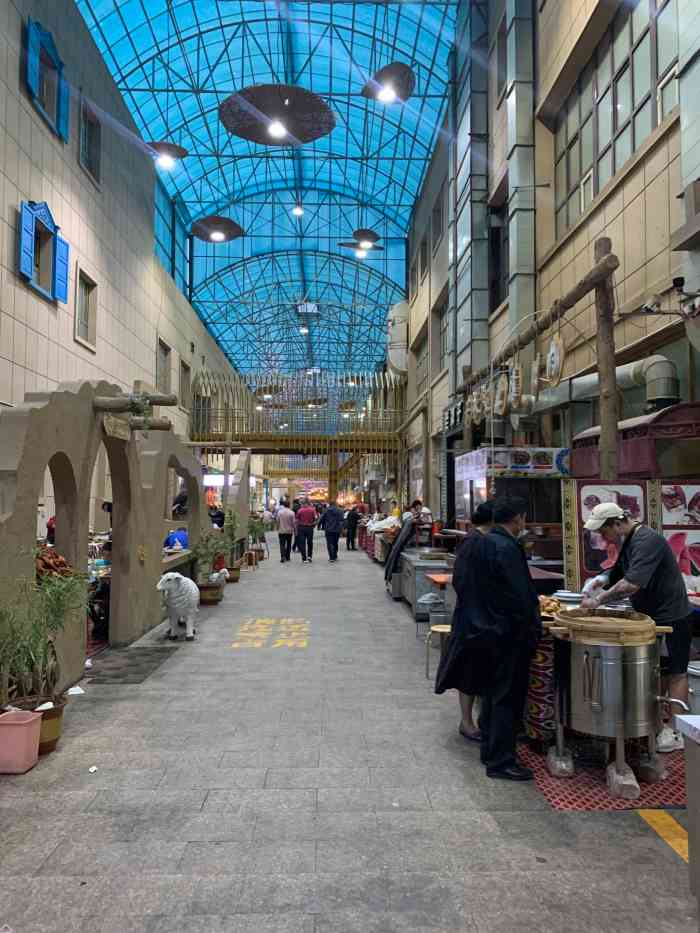 汉人街大巴扎-"之前看推荐说来伊宁一定要逛一下大巴扎,离.