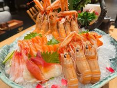 放刺身拼盘中-京旬海鲜放题·铁板烧自助餐厅