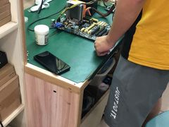 -鸿准通信科技·忠诚手机电脑维修中心(三林店)