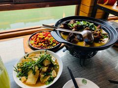 -临江餐馆二楼美食部落