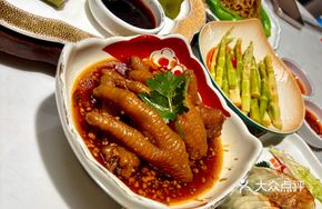 Spicy Vinegar-Marinated Chicken Feet