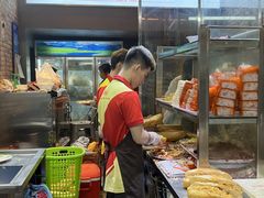 -Bánh Mì Huynh Hoa