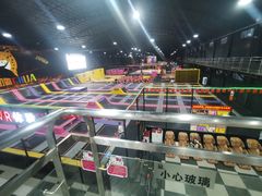-嘿哟动霸CHUA·新潮玩运动娱乐中心·蹦床滑冰团建乐园