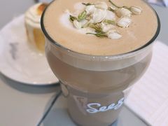 栀子花梨香拿铁-Seesaw Coffee(上生新所店)