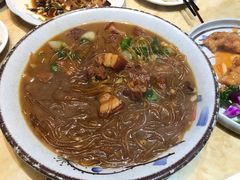 猪肉炖粉条-东北哈尔滨酱骨头馆房掌柜铁锅炖