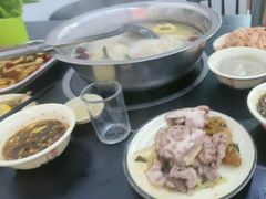 -周良天山牛杂城(天山路总店)