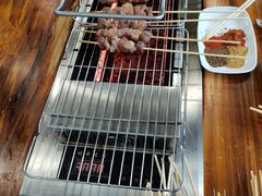 -哈尔滨小酒馆·鲜肉现穿自助烧烤(康新花园店)