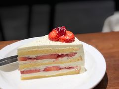 草莓奶油蛋糕-black rainbow coffee