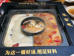 -老牌坊云南鱼豆花火锅(哈西万达店)