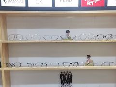 -豪门视光·星趣控·蔡司依视路眼镜代理商(中央大街店)