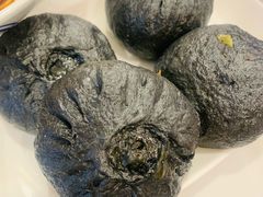 黑猪肉黑金包-李与白包子铺(桐梓林店)