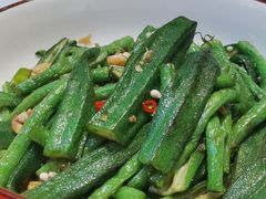 黏汁秋葵炒长豆角-老湘亲·品鉴湘菜(蔡塘爱琴海店)