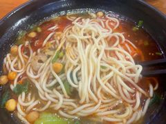 -爆炸头阿姨小四川正宗川味小吃(无任何分店)