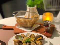 -Oasis Bar & Grill