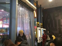 等位区-麦当劳(南京南站站外店)