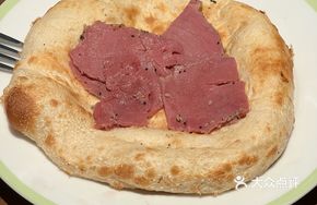 Black Pepper Beef Slices with Baked Flatbread