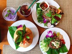 -Chom Cafe and Restaurant