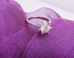 -威德钻石-克拉钻大本营(南京东路店)