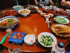 鱼头炖豆腐-琥珀老六龙虾(四里河店)