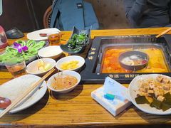 -老牌坊云南鱼豆花火锅(爱建店)