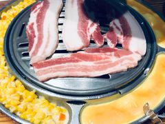 新鲜五花肉-青瓦炭韩潮烤肉(花园道店)