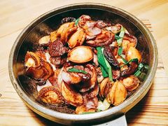 石锅姜葱焖鲍鱼-周三的情书花园餐厅(江北店)
