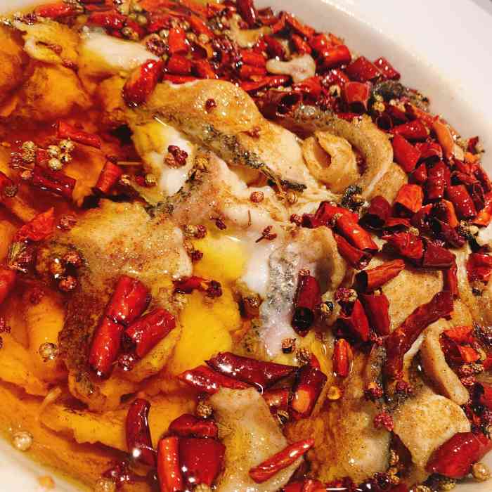 椒爱·水煮鱼川菜(大连柏威年店)-"本来奔着某小点去的但是这排队吧