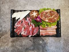 迷你猪肉拼盘-牛信亭韩国料理·炭火烤肉(紫藤路店)