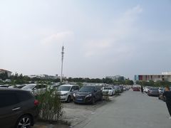 -奥特莱斯停车场