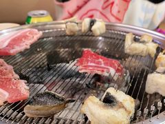 -围炉肉舍•炭烤活鳗•丹东海鲜烤肉(步行街店)