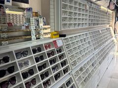 -诺柯视眼镜-蔡司依视路官方工厂店(淞南一店)