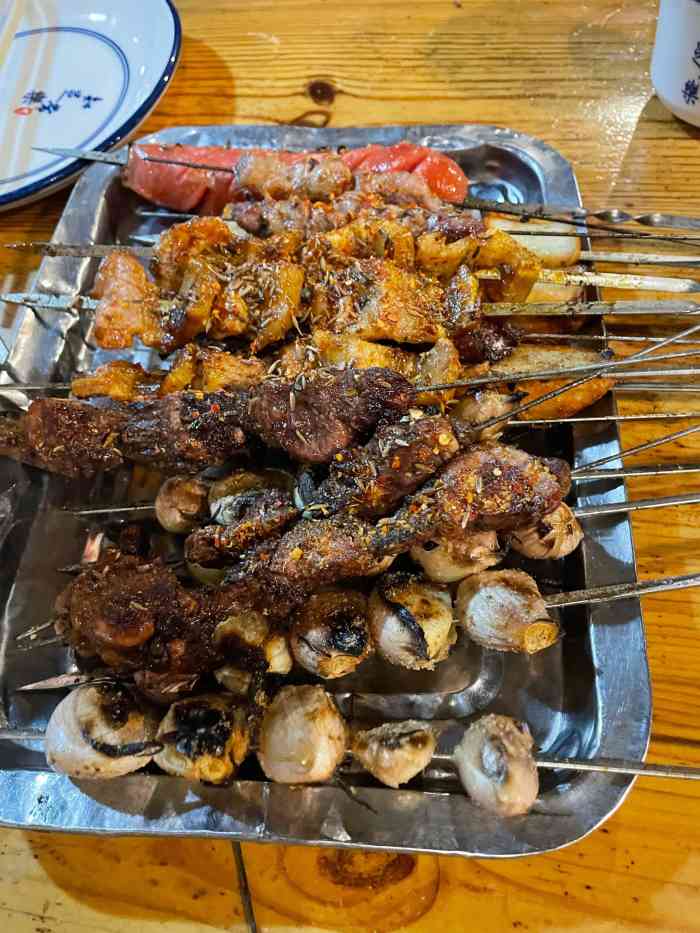 小胖子烧烤(瑞祥大街店)-"来这出差,被极力推荐的一家店,人很多,蒙.