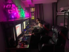 -成都君悦电竞酒店(梁家巷地铁站店)