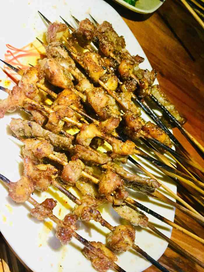 光头佬烧烤-"环境就是大排档的感觉,在角落疙瘩里开的一.