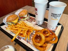 -The Habit Burger Grill 哈比特汉堡(复兴soho店)