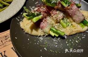 Asparagus Wrapped in Bacon