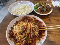 -歹歹的加个面过油肉拌面