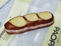 云南玫瑰乳酪碱水棒-PAOPAO Bakery&Café(港汇店)