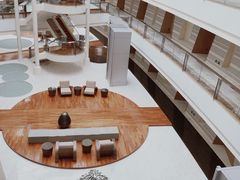 -上海滴水湖皇冠假日酒店