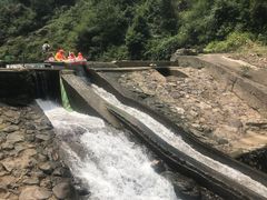 -安吉龙王山峡谷漂流