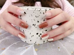 -灰姑娘美甲美睫馆