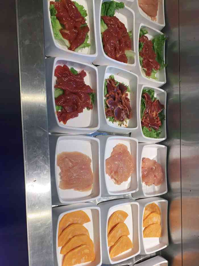 阿香婆火锅(悦立方店)-"[服务铃]服务:店员窝心的提醒我们不要.