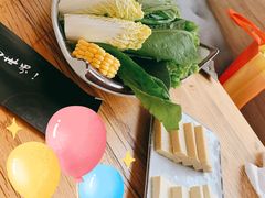 -毛辣果·贵州红酸汤牛肉火锅(西单店)